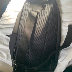 Vans sling bag. Like new I just don’t need it.